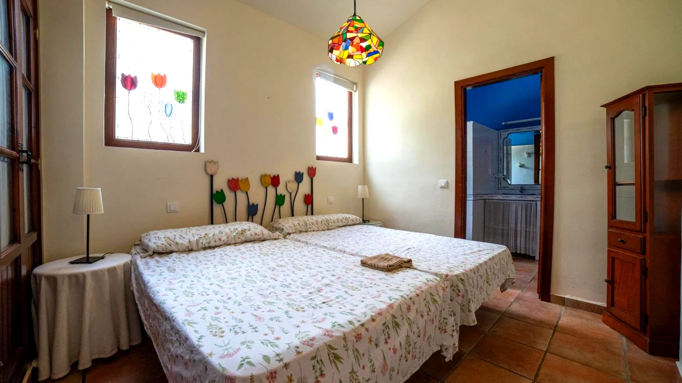 Dormitorio con dos camas