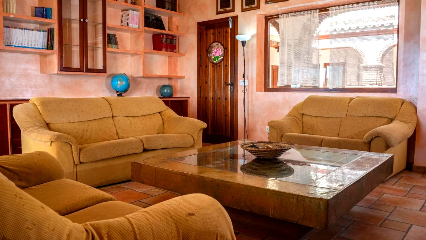 Sala de estar con sofá